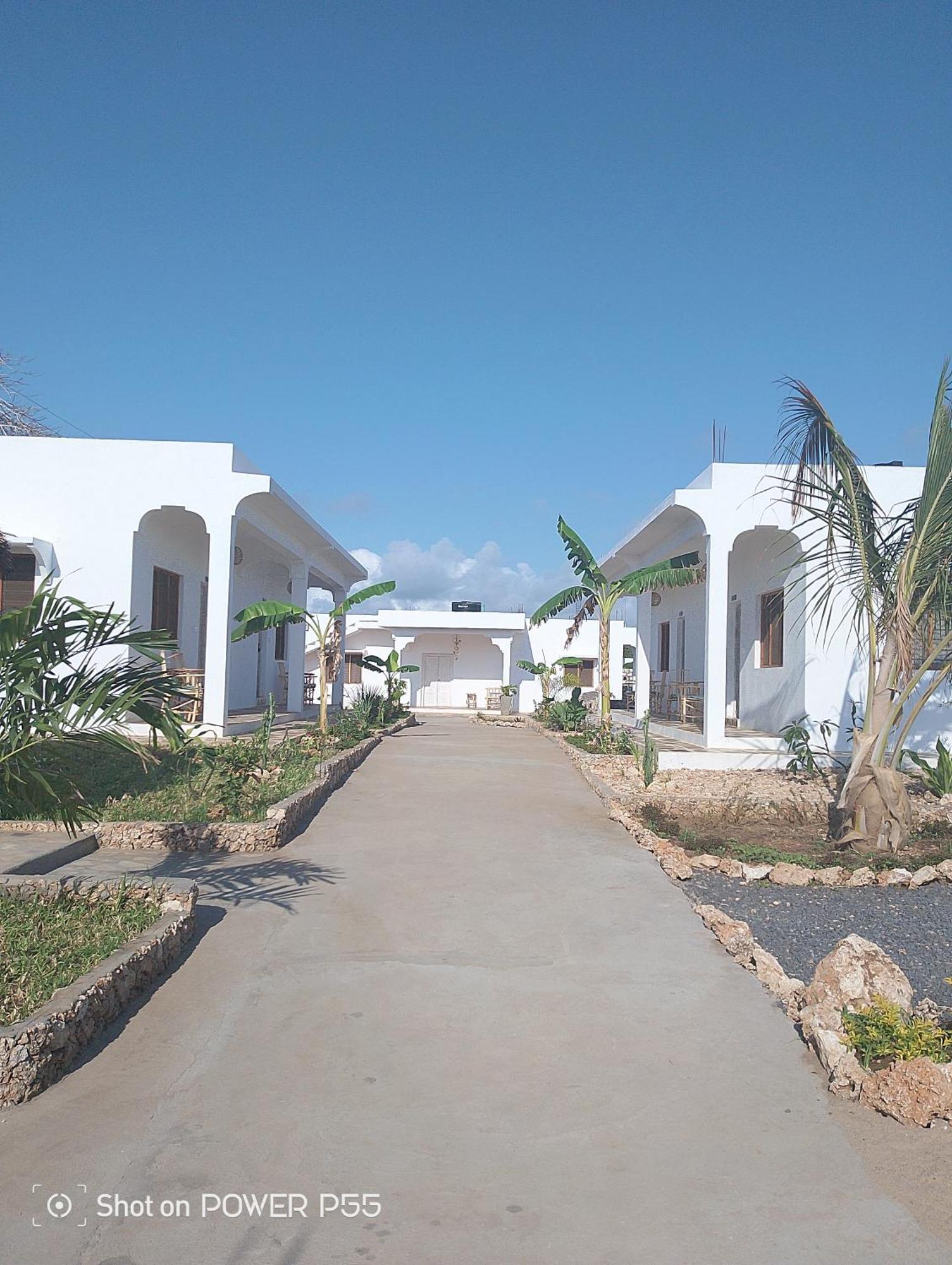 Bed and Breakfast Red Land House Watamu Zewnętrze zdjęcie