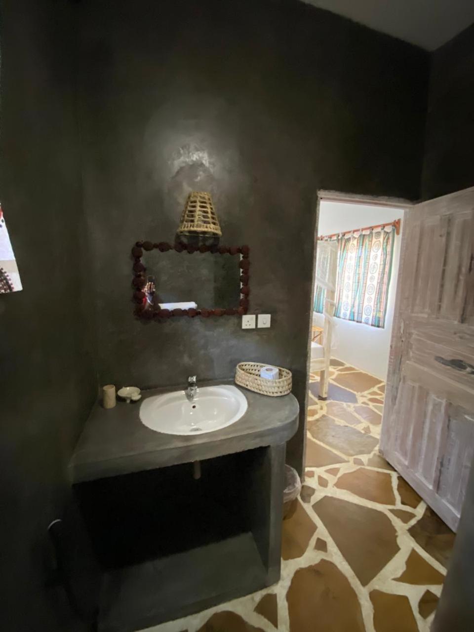 Bed and Breakfast Red Land House Watamu Zewnętrze zdjęcie