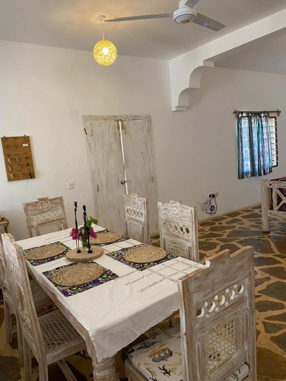 Bed and Breakfast Red Land House Watamu Zewnętrze zdjęcie