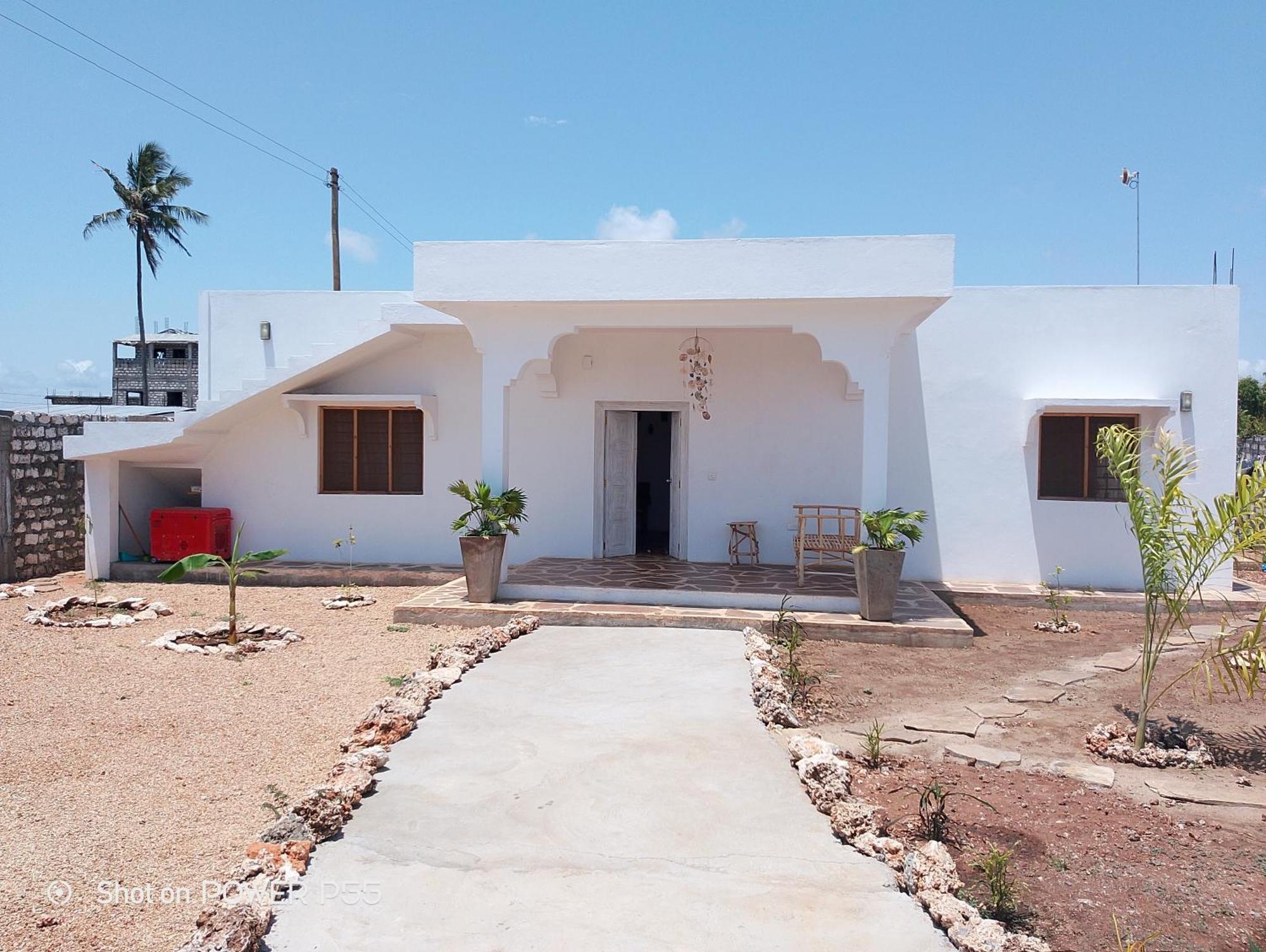 Bed and Breakfast Red Land House Watamu Zewnętrze zdjęcie